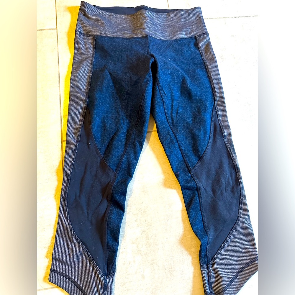 Lululemon size 6 yoga pants